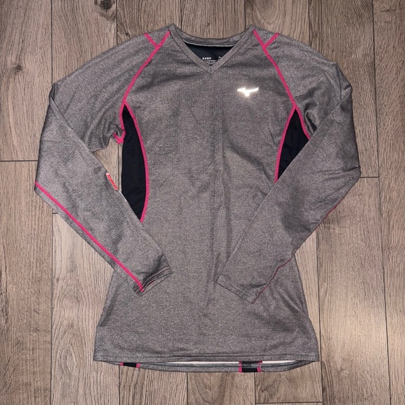 Mizuno Tops - ❌SOLD❌ -Mizuno Running Women's Breath Thermo/Wool V-Neck Tee